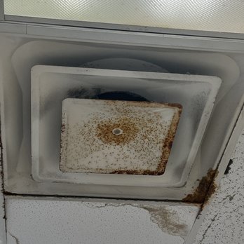 Coin Laundromat USA - Rusted, rotted ceiling - Laundromat Near Me - Lakeland, Florida Coin Laundromat USA - Rusted, rotted ceiling - Laundromat Near Me - Lakeland, Florida