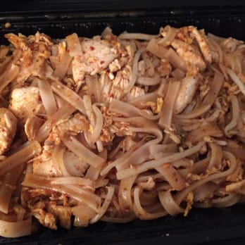 Tommy's Thai Restaurant - Chicken Pad Thai - Thai Hot - Thai Near Me - Denver, Colorado
