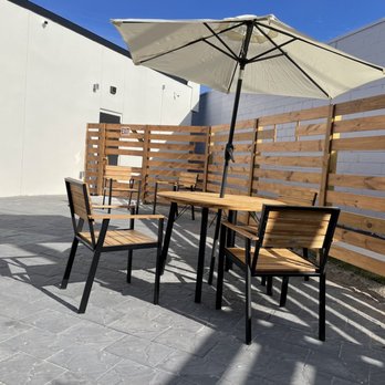 Lobos Coffee Roasters - Outdoor patio - Coffee Roasteries Near Me - Winter park, Florida Lobos Coffee Roasters - Outdoor patio - Coffee Roasteries Near Me - Winter park, Florida