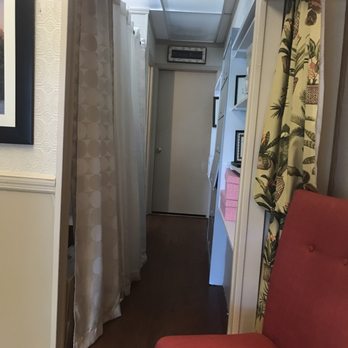 Regina Morrow Robinson, Ed. S, LMFT, LMHC - Hallway to powder room - Counseling & Mental Health Near Me - Windermere, Florida Regina Morrow Robinson, Ed. S, LMFT, LMHC - Hallway to powder room - Counseling & Mental Health Near Me - Windermere, Florida