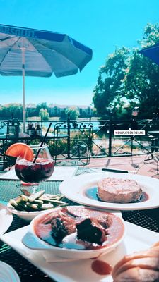 Charlie's on the Lake by null