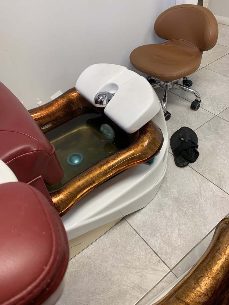 LISA NAIL SALON Updated September 2024 12 Reviews 746 E Broadway