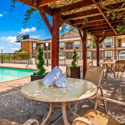 Best Western El Reno - Outdoor Seasonal Pool