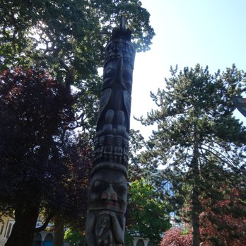 Thunderbird Park - Another totem pole - Parks Near Me Thunderbird Park - Another totem pole - Parks Near Me