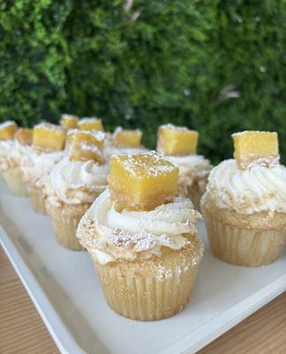 Des Cakes & Ice Cream