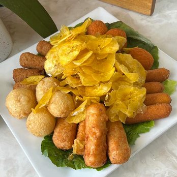 El Farol Restaurant - Frituras mixtas con platanutres homemade - Restaurants Near Me - Arecibo, Puerto Rico