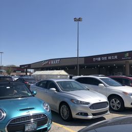Exterior photo of H Mart - Niles - Niles, Illinois Exterior photo of H Mart - Niles - Niles, Illinois