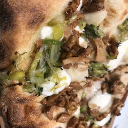 Ristobar - Pizza, pinsa or pizza alla Pala ? Guess what ...