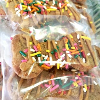 Queen of Cakes - Her daughter now bakes doggie treats for our fur babies! - Bakeries Near Me - Crystal River, Florida
