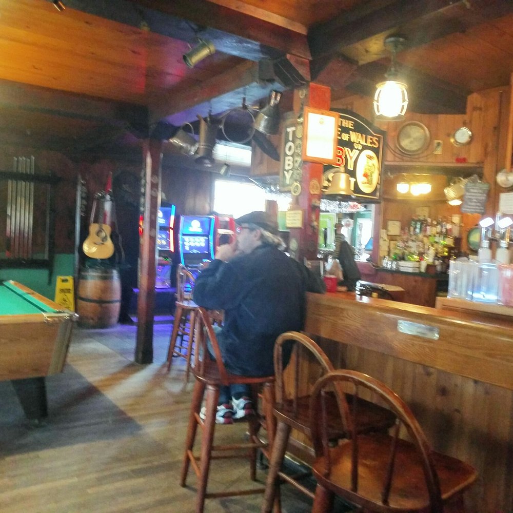 Fo'c 'sle Tavern - At the bar - Pubs Near Me - Chester, Nova Scotia Fo'c 'sle Tavern - At the bar - Pubs Near Me - Chester, Nova Scotia