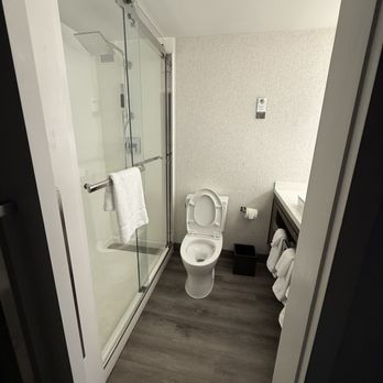 Columbus Marriott - Bathroom - Hotels Near Me - Columbus, Georgia Columbus Marriott - Bathroom - Hotels Near Me - Columbus, Georgia