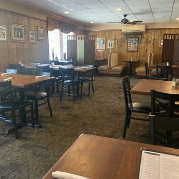 Pondis - Dining room - Bars Near Me - Lisbon, Ohio