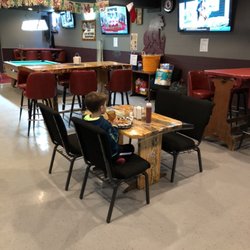 The Pheasant Lounge - Dining and pool table