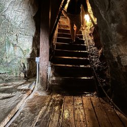 Cave Store - Landing