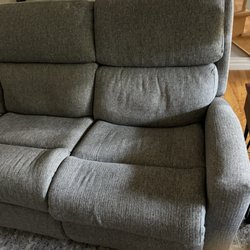 Jordan's Home Furnishings - Very warn after two years. Only two of live in the home and use on a regular basis