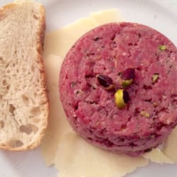 Ytalo Buono di Natura - Tartare di manzo leggera con pistacchi, aneto, timo, mandorle, grana, limone e sale