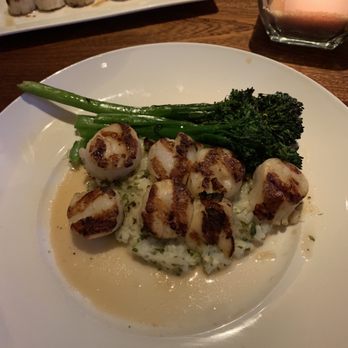 Seasons 52 - Caramelized Grilled Sea Scallops - New American Near Me - Burlington, Massachusetts