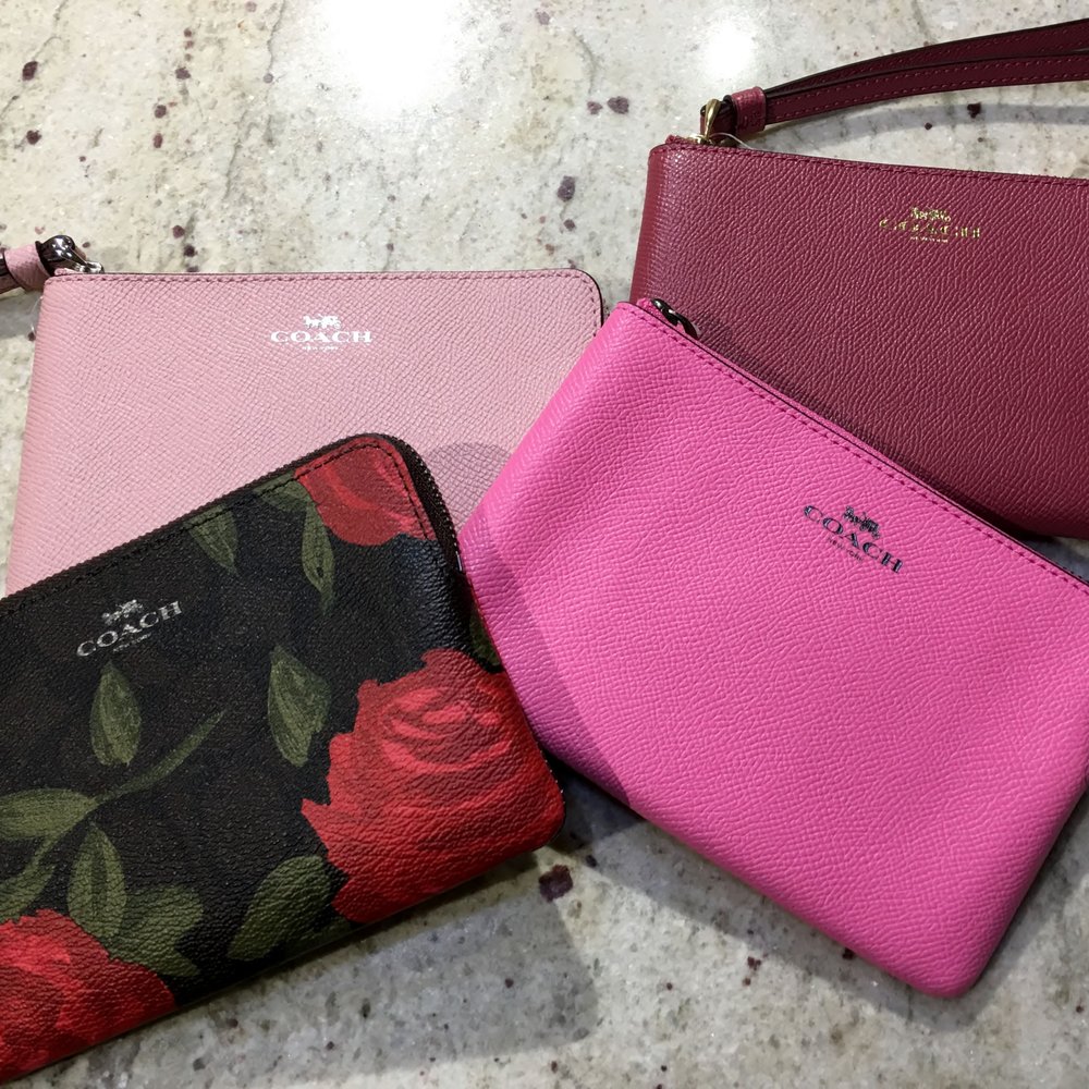 Coach - plenty of nice hand bags - Accessories Near Me - Rosemont, Illinois Coach - plenty of nice hand bags - Accessories Near Me - Rosemont, Illinois