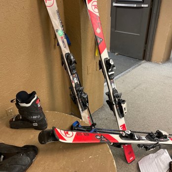Wisp Resort - Grabbing a few skies at the rental shop. - Hotels Near Me - McHenry, Maryland
