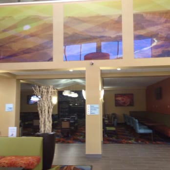 Holiday Inn Express Flagstaff - Lobby - Hotels Near Me - Flagstaff, Arizona