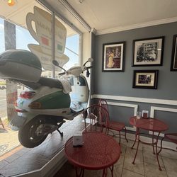 Cafe Espresso - Adorable inside