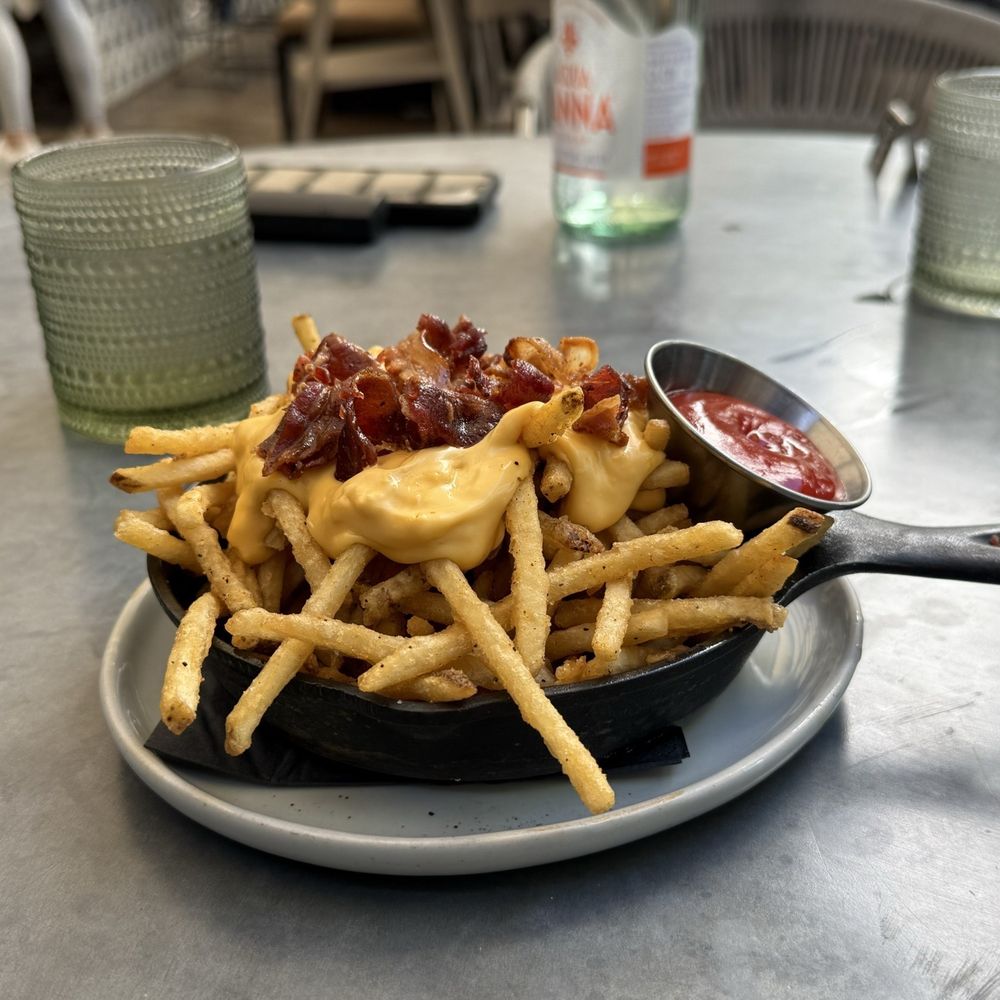 Le Chick - Cheese fries - Cocktail Bars Near Me - Miami, Florida Le Chick - Cheese fries - Cocktail Bars Near Me - Miami, Florida