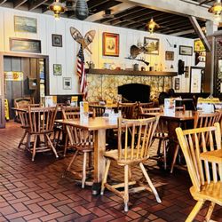 Cracker Barrel Old Country Store - Seating area