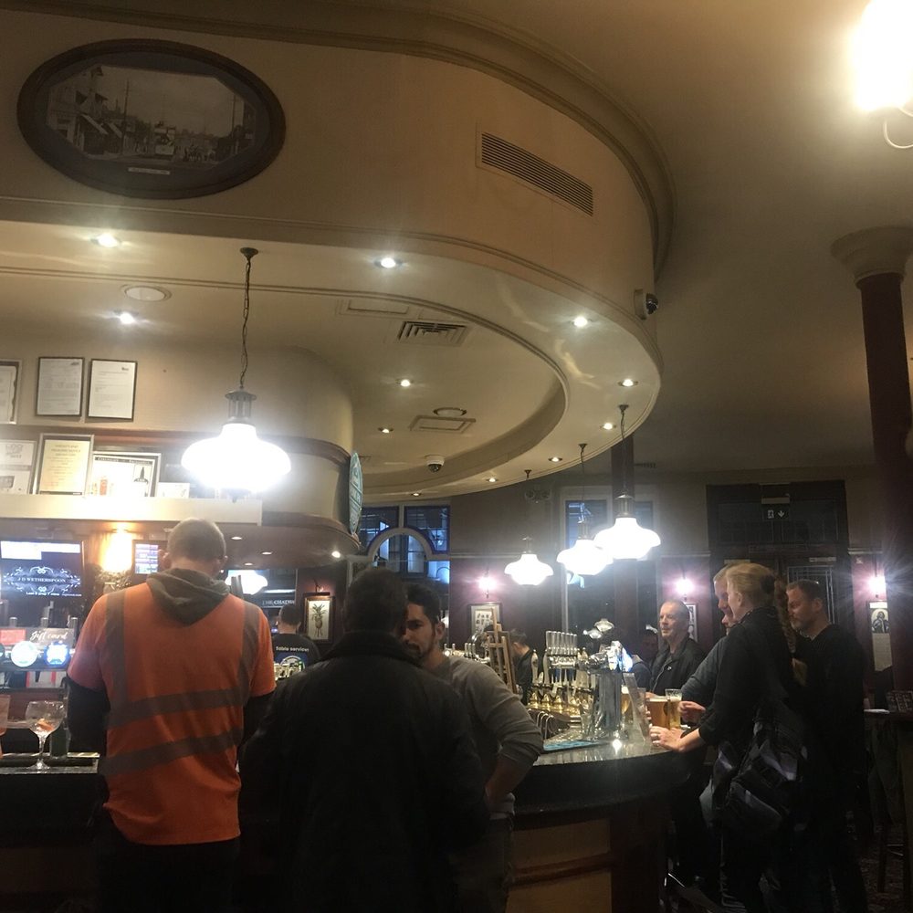 The Red Lion & Pineapple - Pubs Near Me - London, XGL The Red Lion & Pineapple - Pubs Near Me - London, XGL