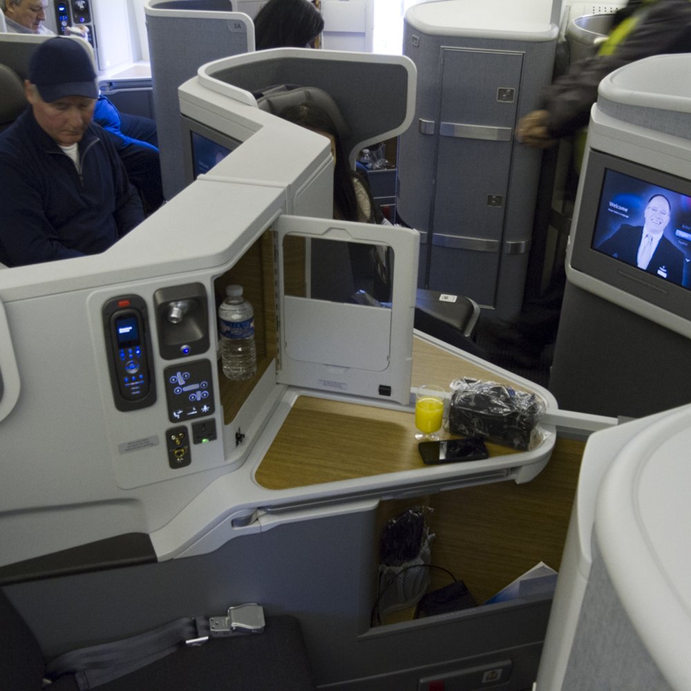 American Airlines - Business class "suite" - Airlines Near Me American Airlines - Business class "suite" - Airlines Near Me
