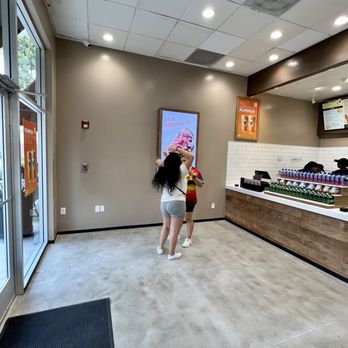 Robeks Fresh Juices & Smoothies - Inside - Juice Bars & Smoothies Near Me - Oxnard, California