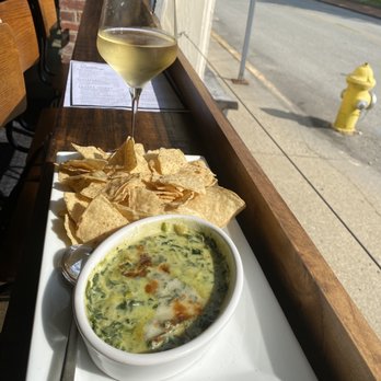 305 Wine Garage - Wine Bars Near Me - Fortville, Indiana 305 Wine Garage - Wine Bars Near Me - Fortville, Indiana