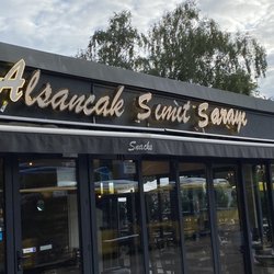 Alsancak Simit Sarayi - Front of Store.