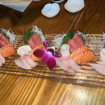 KAI ZAN - Chef's choice sashimi (yellowtail, escolar, salmon, and tuna) - Asian Fusion Near Me - Chicago, Illinois KAI ZAN - Chef's choice sashimi (yellowtail, escolar, salmon, and tuna) - Asian Fusion Near Me - Chicago, Illinois