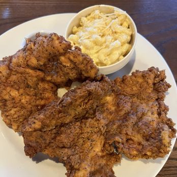 Amaro’s Table - Fried chicken with macaroni and cheese - New American Near Me - Castle Rock, Washington Amaro’s Table - Fried chicken with macaroni and cheese - New American Near Me - Castle Rock, Washington