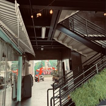 Farmhouse Cafe - Walk this way - Breakfast & Brunch Near Me - Honolulu, Hawaii