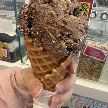 Marble Slab Creamery - Double chocolate almond .... - Ice Cream & Frozen Yogurt Near Me - North York, Ontario