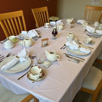 Yellow Rose Tea - Table setting - Tea Rooms Near Me