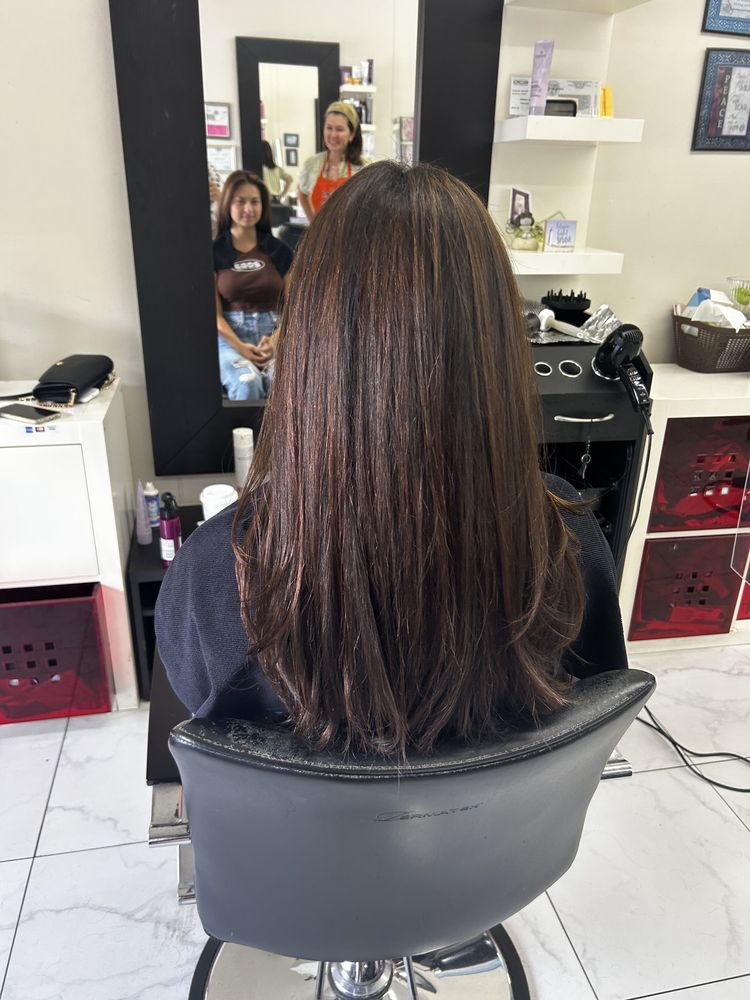 Ruby Suozzi - Hairstylist Logo