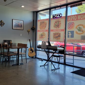 Les Sisters' Southern Kitchen - Cajun/Creole Near Me - Winnetka, California