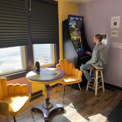 Madhouse Emporium - Seth playing the slot machine