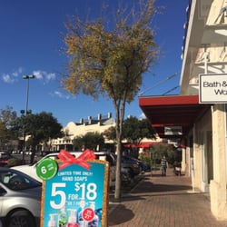 Huebner Oaks Shopping Center