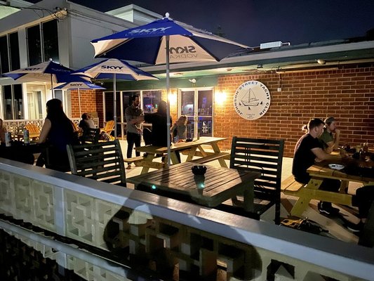 Johnson Street Yacht Club by null