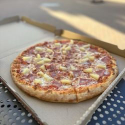 Ray's Pizza - Hawaiian large.