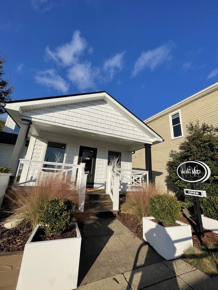 VELVET MOD Updated September 2024 10 W Jennings St, Newburgh