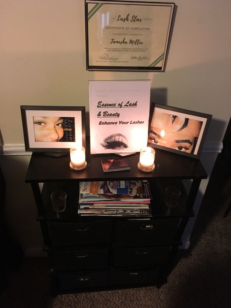 Essence of Lash & Beauty Logo