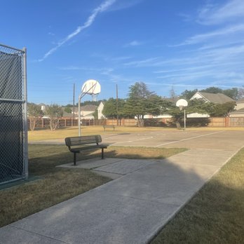 Rose Haggar Park - Basketball court and benches - Parks Near Me - Dallas, Texas Rose Haggar Park - Basketball court and benches - Parks Near Me - Dallas, Texas