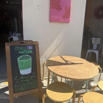 Ona’s Matcha - Outside seating and signage - Pop-Up Restaurants Near Me - Honolulu, Hawaii Ona’s Matcha - Outside seating and signage - Pop-Up Restaurants Near Me - Honolulu, Hawaii