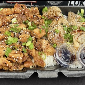 Black Sheep Dumplings & Noodles - Daddy dumpling bowl - Caterers Near Me Black Sheep Dumplings & Noodles - Daddy dumpling bowl - Caterers Near Me