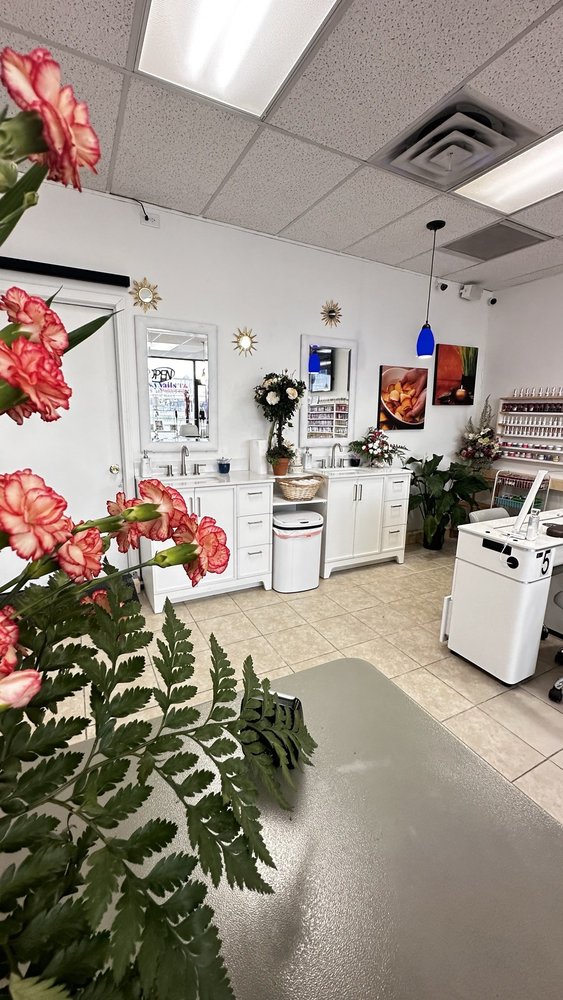 VERA NAILS Updated August 2024 821 W Washington Center Rd, Fort