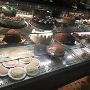 Foto zu Cafe Peri - Berlin, Deutschland. Türkische Süßigkeiten und Gebäcke sowie diverse Kuchen
